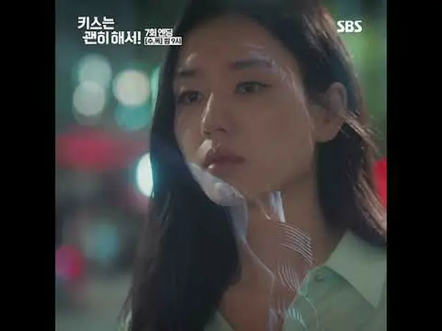 这是一个令人心碎的爱情故事，讲述了一位为了谋生而假扮母亲的单身女性，与爱上她的团队领导之间的故事