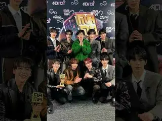 [#2025MAMA] 老虎颁发奖杯！🐱🏆 ZERO BASE ONE_ _ (ZERO BASE ONE_ _ )
任务完成，伴随着一声小小的咆哮！

粉