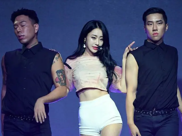 9 MUSES Kyungri, holding the first solo ”Blue Moon” showcase. Seoul · MUV HALLon Friday afternoon.
