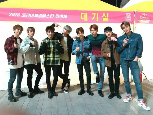 【T Official】 EXO, Public a photo in the waiting room of ”2018 Korea SaleFesta”.