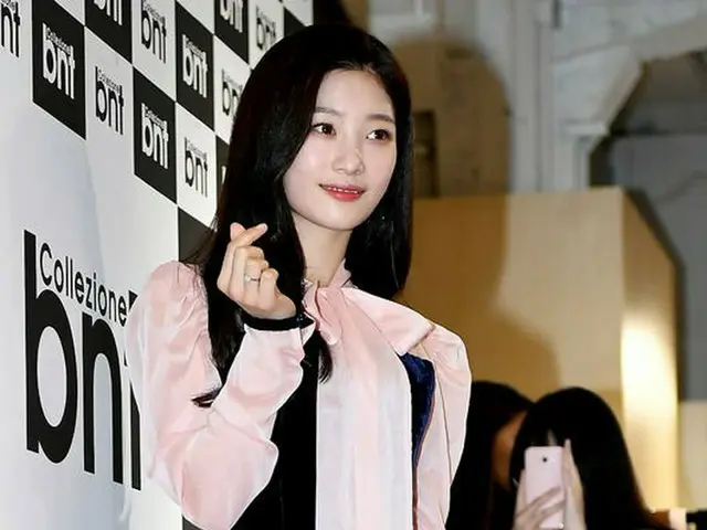 DIA Jeon Chae Young participated in the opening commemorative photo call of thefashion brand in Seou