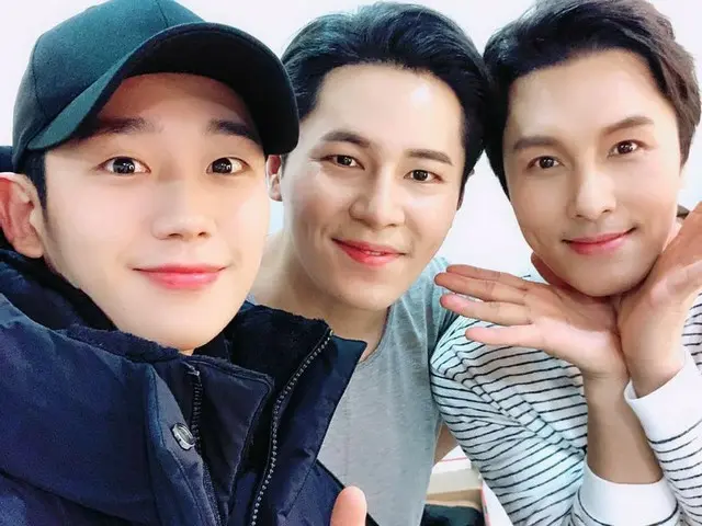 【G Official】 Actor Jung HaeIn, a photograph with SHINHWAKim Dong Wan & actorLee Kyu Hyun appearing i