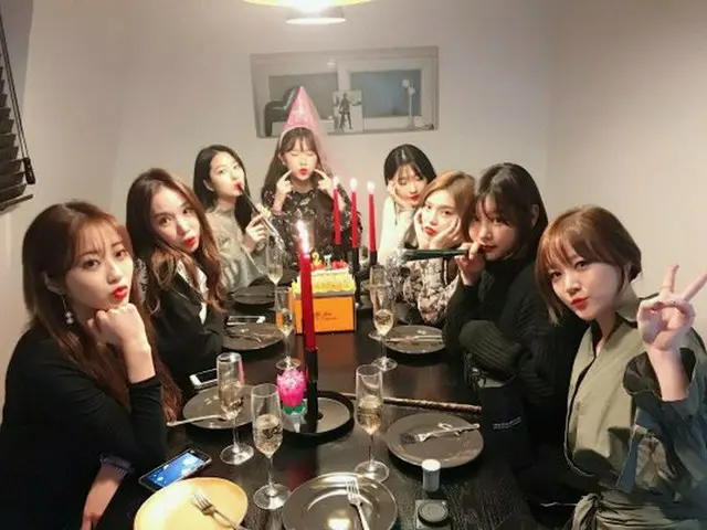 Nine Mu Jisoo Hemi, updated SNS. Members celebrate their birthday! Unchangingfriendship.