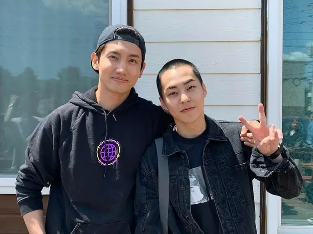 【G Official】 TVXQ Changmin, SNS updated. We handed off the enlistment ofjunior EXO XIUMIN.