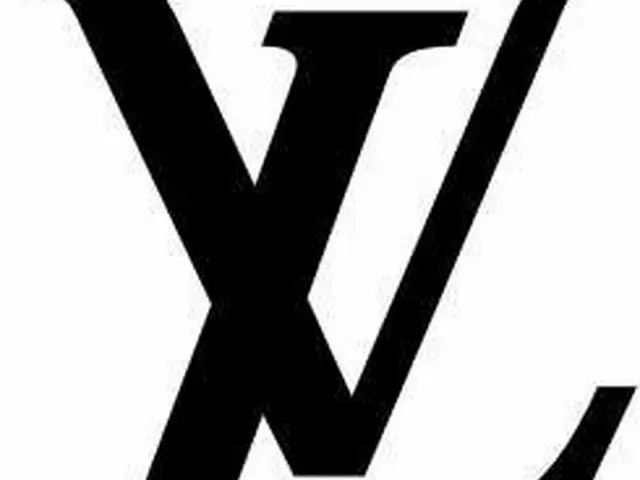 EXO, another favorite brand of members. . ● Sehun is ”LOUIS VUITTON” ●Participated in a fashion show