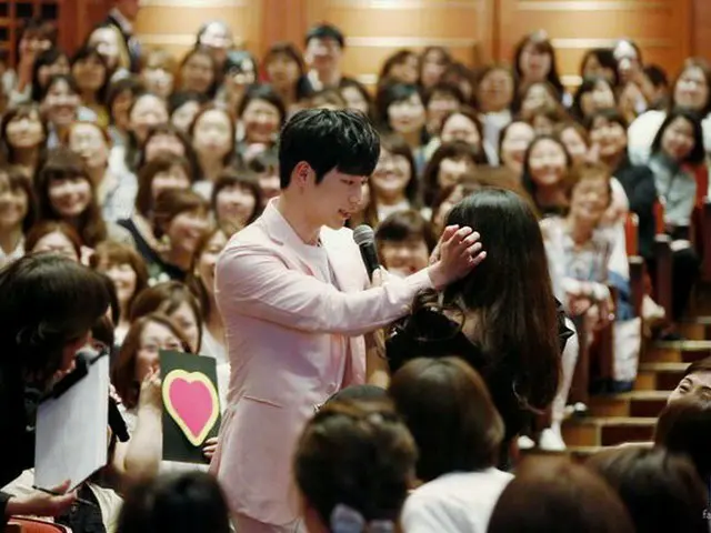 Actor Seo Kang Joon, official photograph of Kobe fan meeting released. ”City ofStars” I can not find