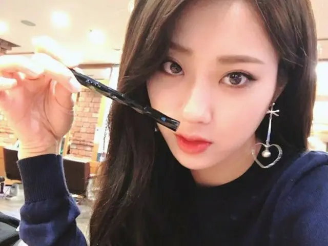 9 MUSES Kyungri, updated SNS. To nail a male fan's eyes with a sexy look.