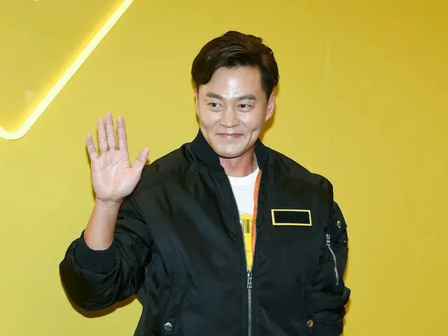Actor Lee Seo Jin attends Prada Escape pop-up store opening event. 15thafternoon, Seoul ・ New World
