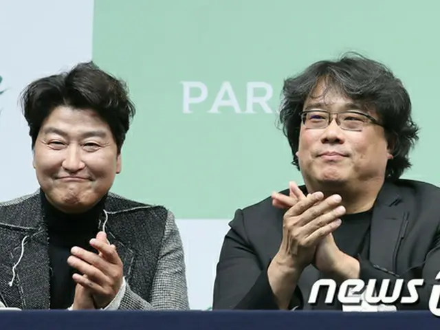 由Poong Jun-ho和演员Song Gang-ho执导的韩国电影“ Parasite Half-Underground”的导演在2月24日的TOHO Ci