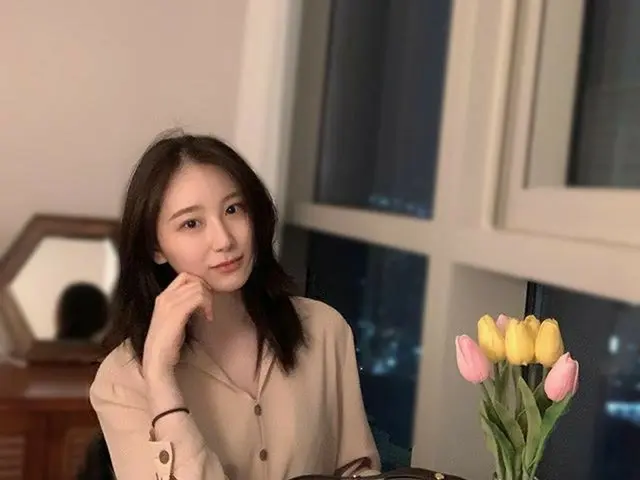 [G公式] IZONE，Daily_Chae✨  [甜点]和妈妈乳白色女衬衫 ＆黑色牛仔裤  #채연#Chairon  #IZONE #IZONE #IZONE