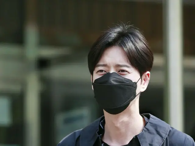Actor Park Hae Jin goes to the ”21st Parliamentarian” election polls.