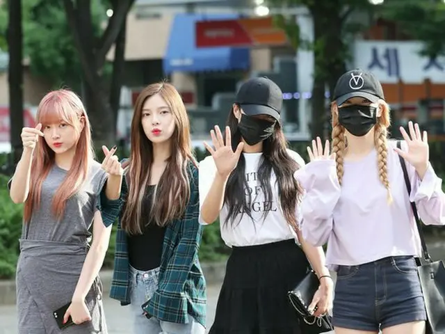 9 MUSES, at work. Sorry for mask + hat. . Song program ”MUSIC BANK” rehearsal,Seoul Yeouido (Yoido).