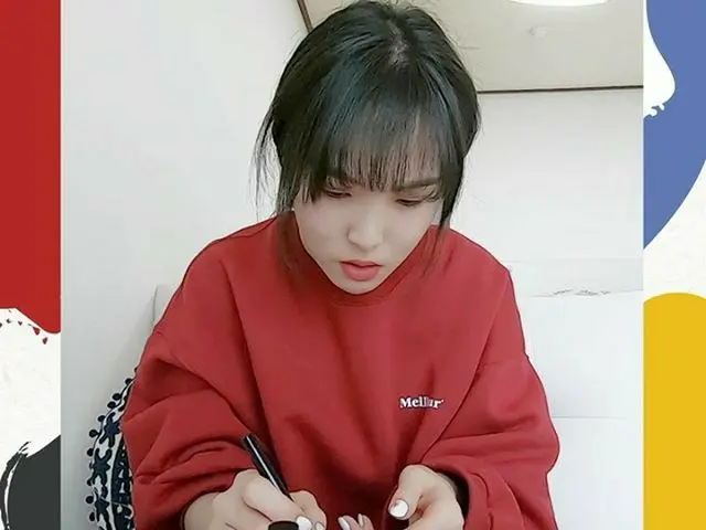 【G公式】GFRIEND， #GFRIEND _at_HOME #女朋友的家 #Yuju_at_home 玉州指尖生的花赏花也可以在家中完成  