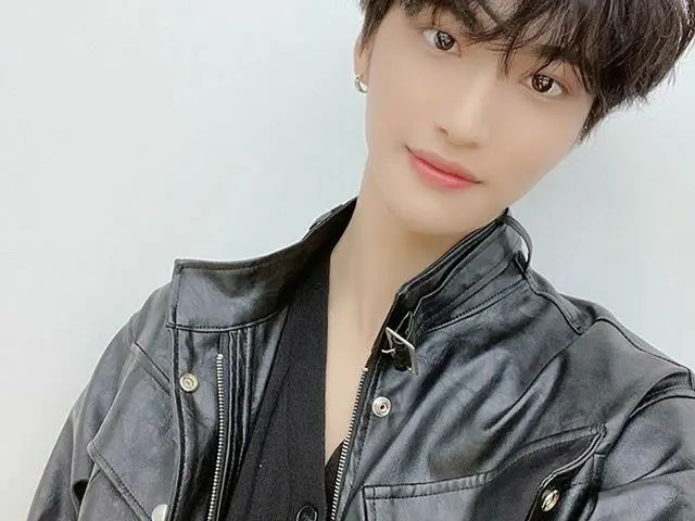 【G公式】ATEEZ，[📷]每日ATEEZ  VLIVE✌🏻💕拥有今天的深情火炬 #DAILY_ATEEZ #ATEEZ #ATEEZ #성화#SEONG