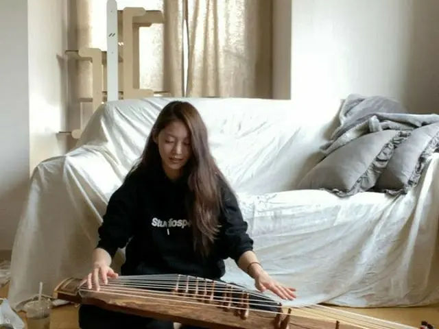【G公式】女优龚承妍，学习gayageum ..大声笑后4周  
