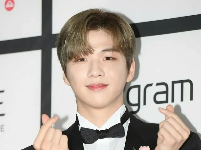 歌手康丹尼尔（Kang Daniel）参加2020品牌顾客忠诚奖光幕墙活动