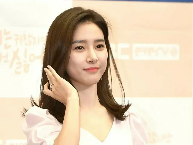 演员金素恩（Kim So Eun）参加了新电视剧《爱是麻烦，但我想念你！》的演出
