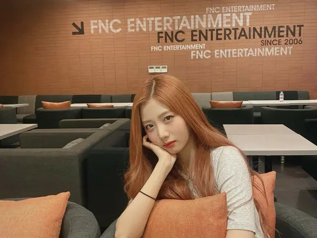 【T公式】CherryBullet，[ #YUJU #YUJU]轮盘我今天拍了张照片ㅎㅎ  🙂👋🏻  #CherryBullet #CherryBulle