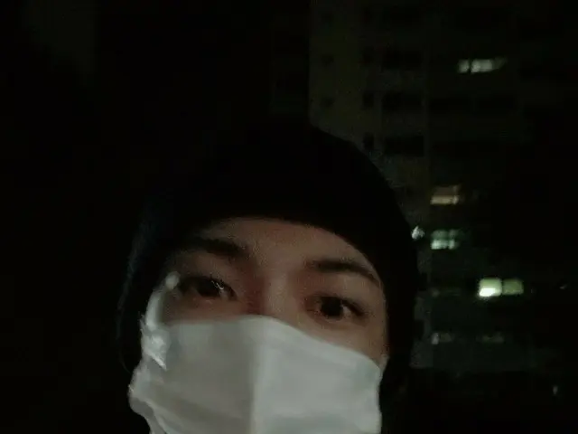【T公式】ATEEZ，[ #Hongjoong]晚上走路时想着ATINY！ ATINY对我也有很多想法ATINY准备加入ATEEZ吗？👀 #Ready_for
