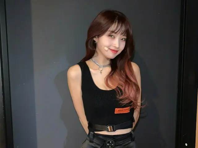【T公式】EVERGLOW，[ #Sihyeon]今天的衣服真漂亮🖤永远，今天再看Radida吗？