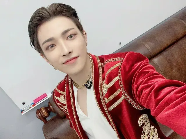 【T公式】ATEEZ，[ #Hongjoong]恭喜ATINY成立2周年👏谢谢你今天能够再次在一起❤️  #2_years_with_ATEEZ #ATEEZ
