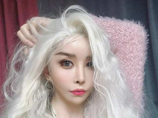 “变性人”的天赋哈日苏，是银发的非凡转变