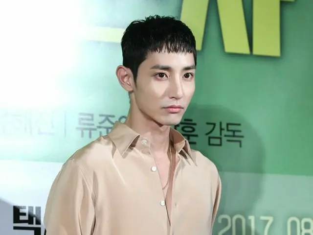 Actor Lee Soo Hyuk attended the VIP preview of the movie ”taxi driver”. @ Seoul· Yongsan CGV.