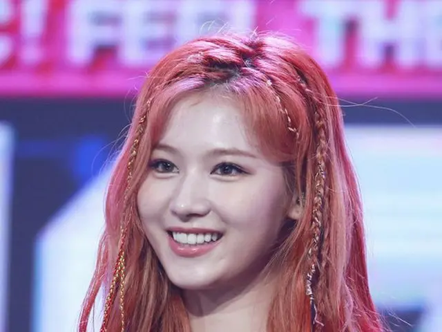 TWICE Sana由于与新感染Corona的人密切接触而释放了自愿隔离