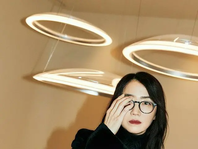 作家Kim Eun-hee在接受男性时尚杂志ARENA HOMME +采访时提到BTS