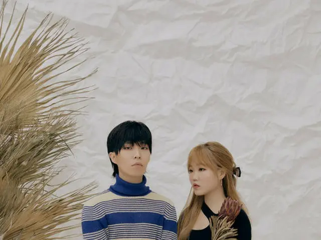 YG Entertainment signs a 5-year re-contract with AKMU. .. ..