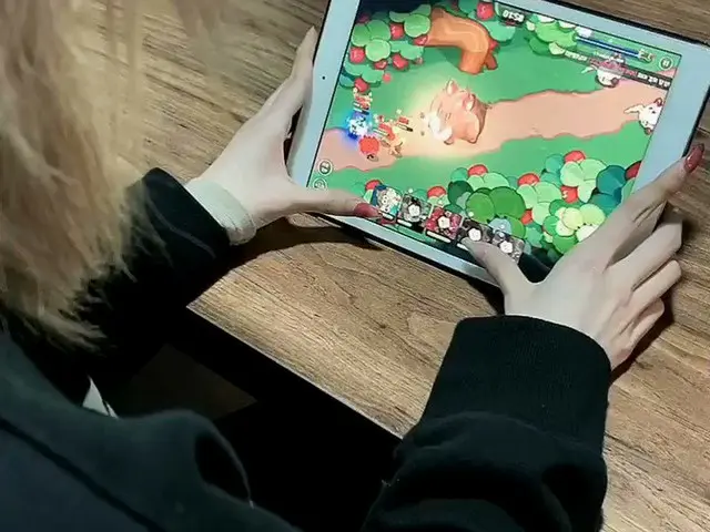 [T Official] EVERGLOW，[ONDA]永远，我在玩游戏