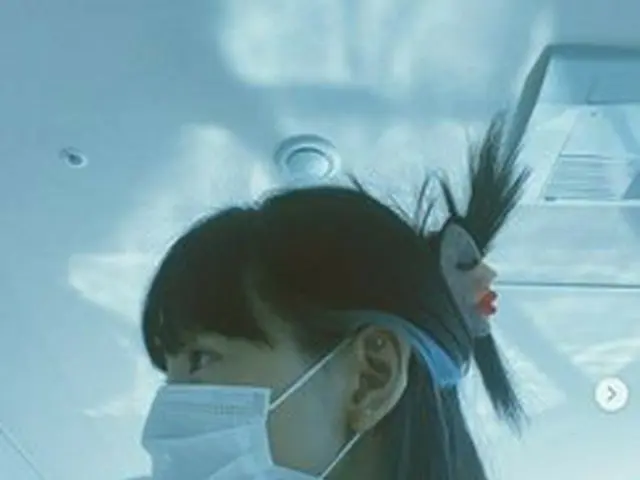 Tae Yeon (SNSD (Girls' Generation)), a mask that is too big for unique hairaccessories. Focus on bab