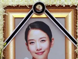 已出现在电视剧《屋顶猫屋》中的已故女演员容达宾（Jung Da Bin_）已于今天（2/10）去世，享年14年。 ..