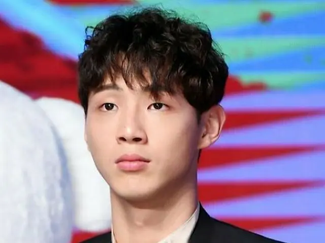 据报道，男主角吉斯承认学校暴力，并放下了电视剧《月亮升起的河》，据报道，他于10月参军