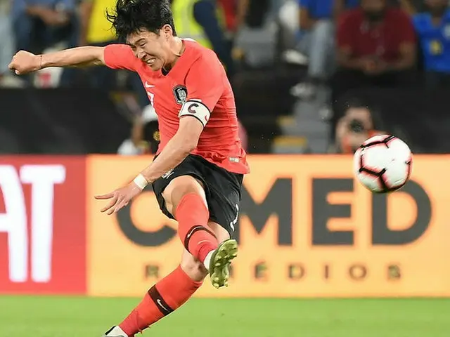 阿森纳的支持者因对韩国众议员国家橄榄球队的种族歧视而被烧死