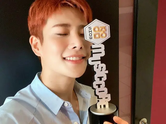 【T官方】ASTRO、Aroha~~谢谢你们在2000年给了我这么棒的礼物💕存在我的记忆中><作者 M 谢谢 #我爱你