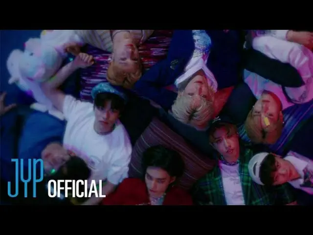 《Stray Kids》, <NOEASY> UNVEIL: TRACK 5 "DOMINO" MV 完全像多米诺比萨的广告