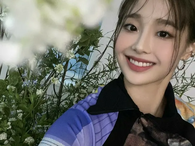 【t官方】LOONA（Loona）、[#Chu / #Chuu]是不是该换背景图了Ohbit🥴💗我爱你💗哦，✋🏻推荐字句漂亮的书，一起读吧👒 #Loo