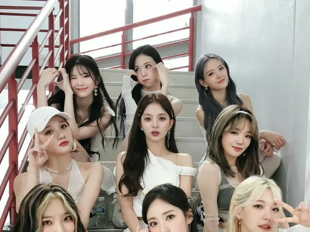 【官方】fromis_9、[💌#fromis_9] 那边有人戴墨镜吗？ 😎我因为白色的弗洛姆眼睛无法睁开... ✨ #INKIGAYO #TalknTalk