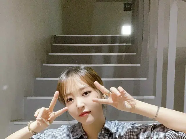 【t官方】MAMAMOO、[#Moonbyul]我们的Moomoos，稍后9点Naver Now“工作室月夜”今晚我们也一起吧🤍 #MAMAMOO #Moon