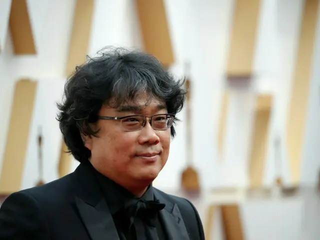 在“第26届釜山国际电影节”上与电影《寄生虫半地下家族》的奉俊昊导演、滨口龙介导演进行了特别会谈