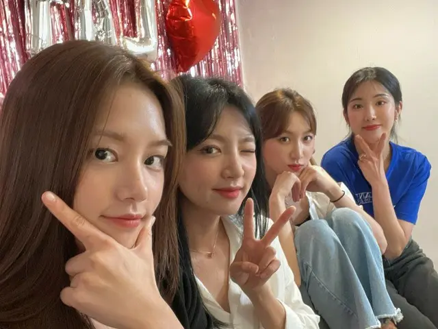 [T Official] LABOUM, [#LABOUM] 3 minutes ago! Latte gathered ❤ #LABOUM #VLIVE#Soyoung #Jien #Next #S