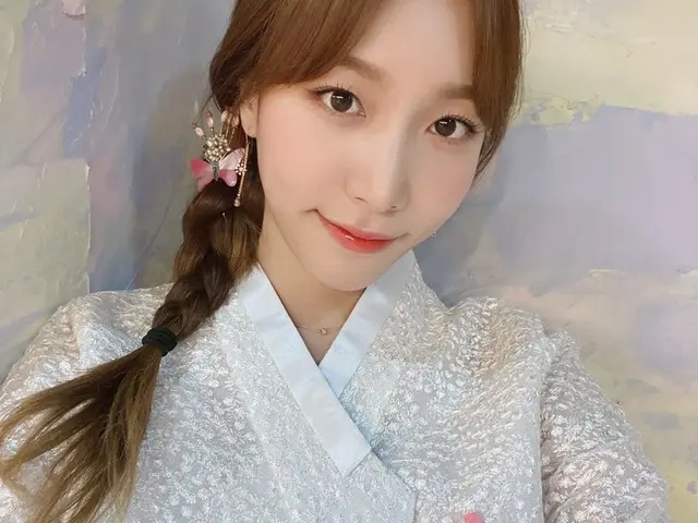 [T Official] LABOUM, [#Soyoung] LABOUM + Hanbok = ❤ Hanbok selfie recorded byLABOUM for latte releas