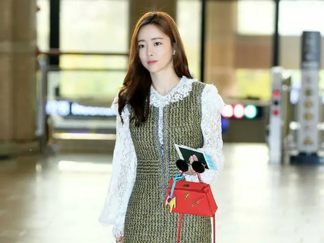 Hong SooAh, departed to China for her photo shooting.