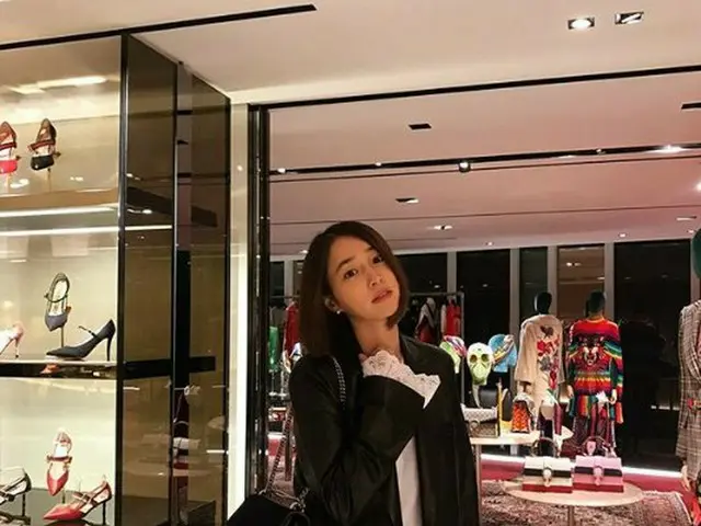 Actress Lee Min Jung, updated SNS. She looks like a picture just by standingthere.