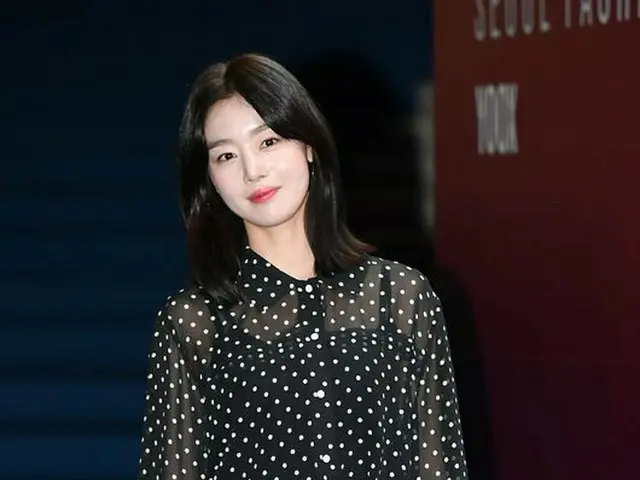 Secret former member Han · Sona, ”2018 S / S HERA SEOUL FASHION WEEK” attendedthe YOOX show.