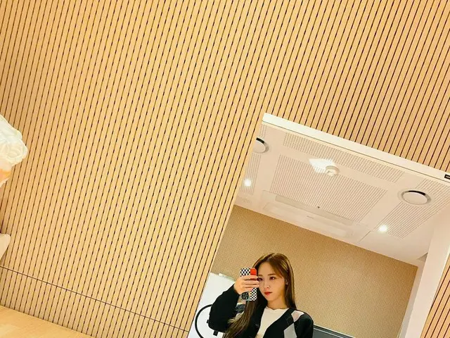 【t官方】MAMAMOO、[#Moonbyul]我们的Moomoos，稍后9点Byul 和 Naver Now 的工作室《月夜》见❤️ #MAMAMOO #Mo