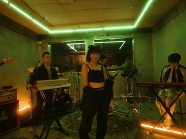 JYP娱乐发布将于明年2月出道的新女子组合的最后一名成员LILY……确定是7人组合