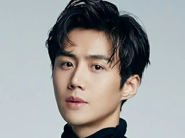 演员金善浩主演的电影《悲伤的热带》将于12月10日开播