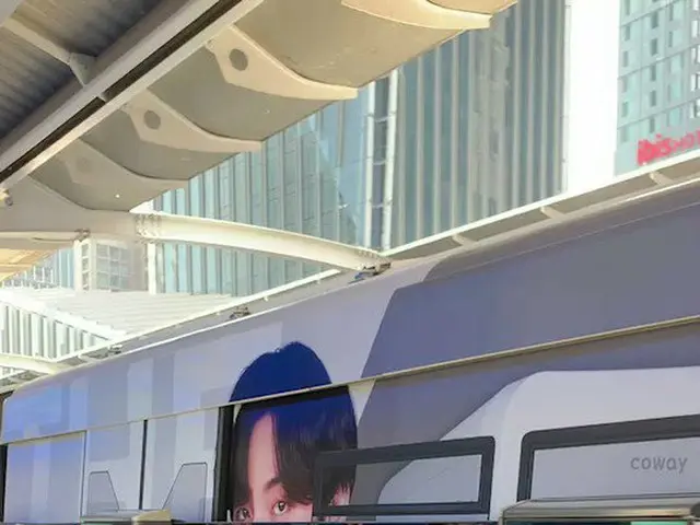 在泰国曼谷的“BTS（高架铁路）”上运行的 BTS 包裹列车